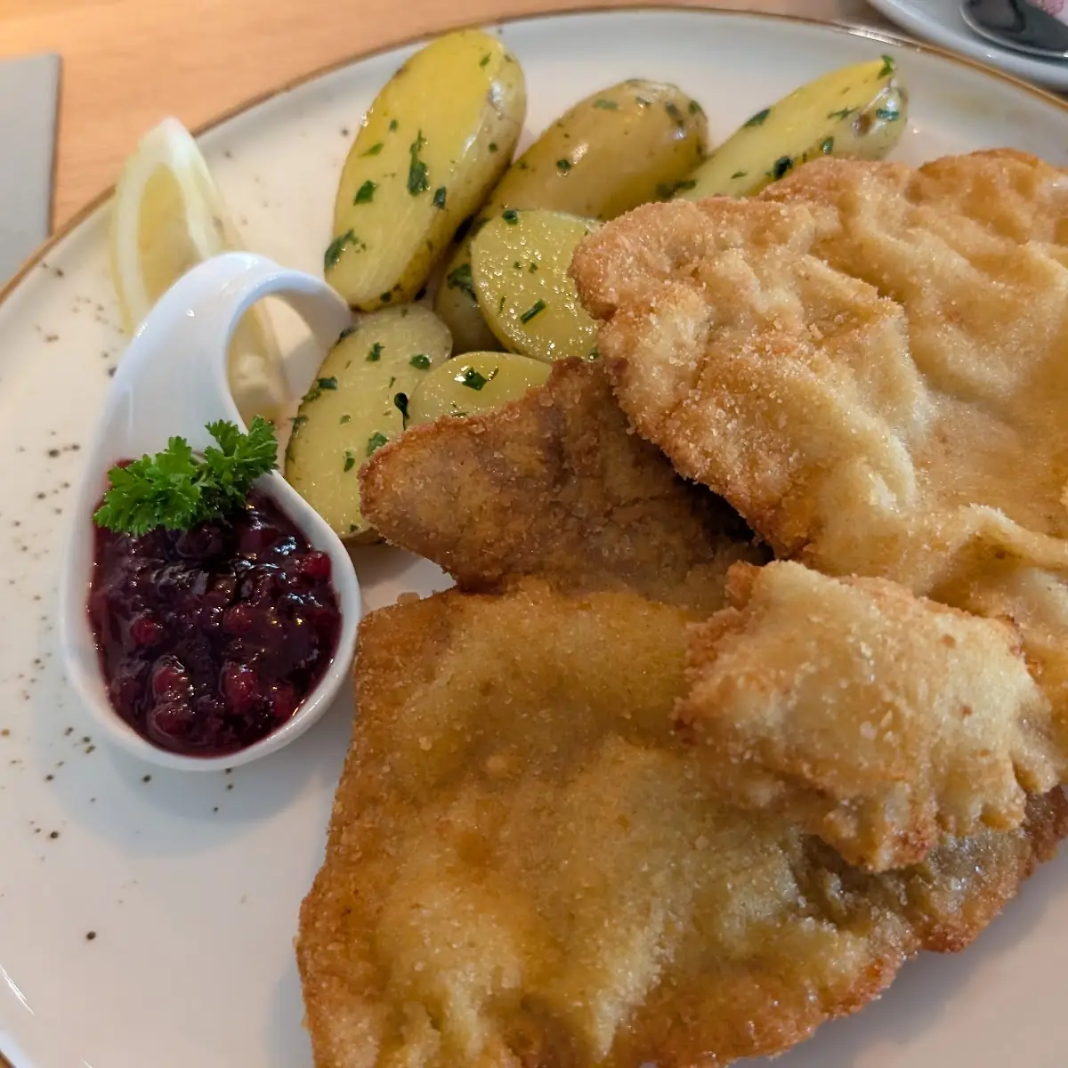 Wiener Schnitzel Mit Pommes Frites