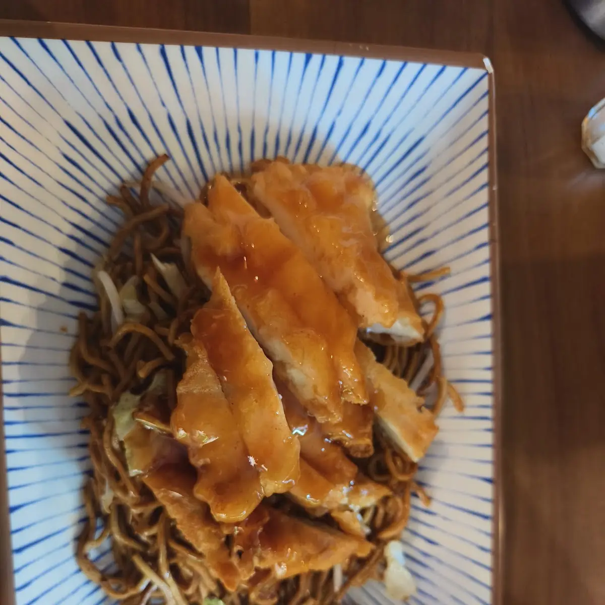 Knuspriges Huhn Mit Nudeln