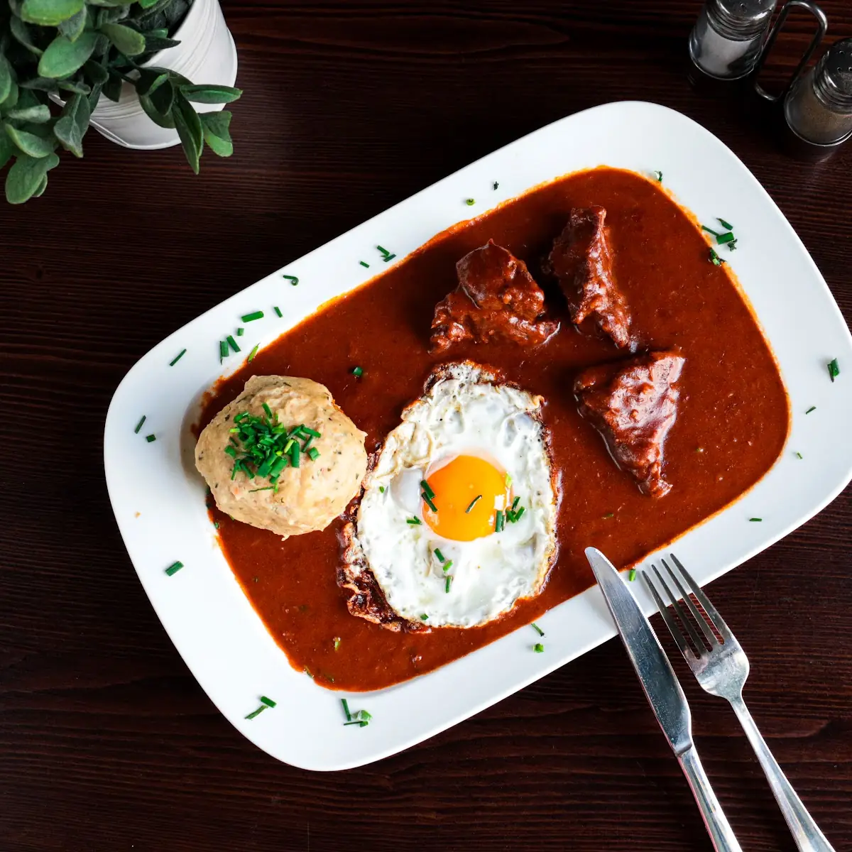 Rindsgulasch Mit Knödel