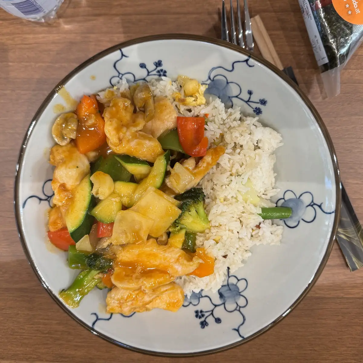 Hühnchen Thailändisch Mit Eierreis