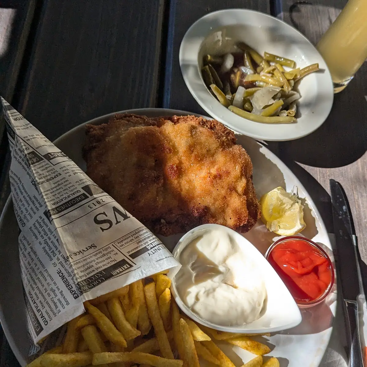 Cordon Bleu Mit Pommes Und Majo Bohnensalat Von Der Salatbar