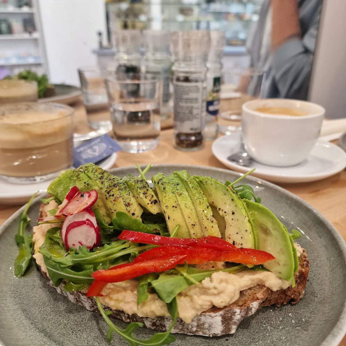 Avocado Brot Mit Hummus