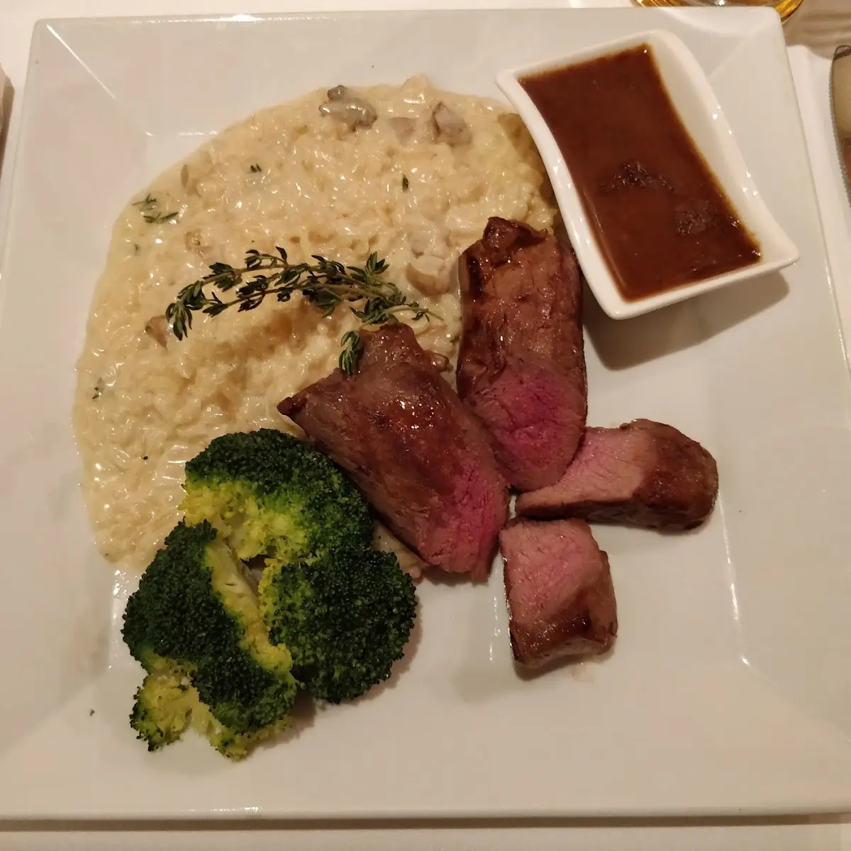 Reh-filet Mit Pilzrisotto Und Brokkoli, Gasthof JOHANN KAPPEL