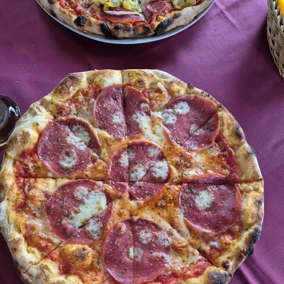 Salami Pizza