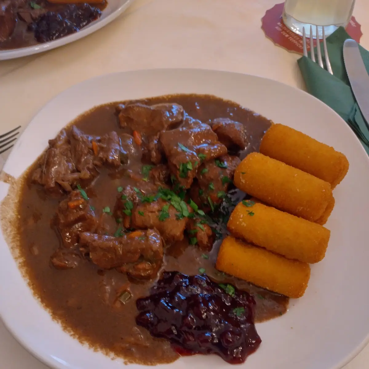 Schweinemedaillons In Pfeffersauce Und Kroketten
