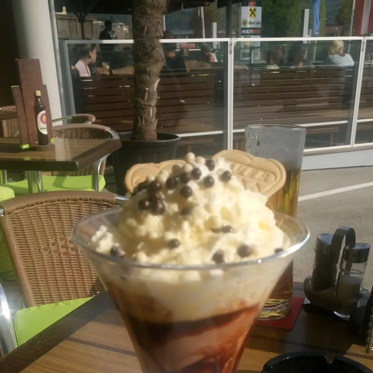 Black & White Eis