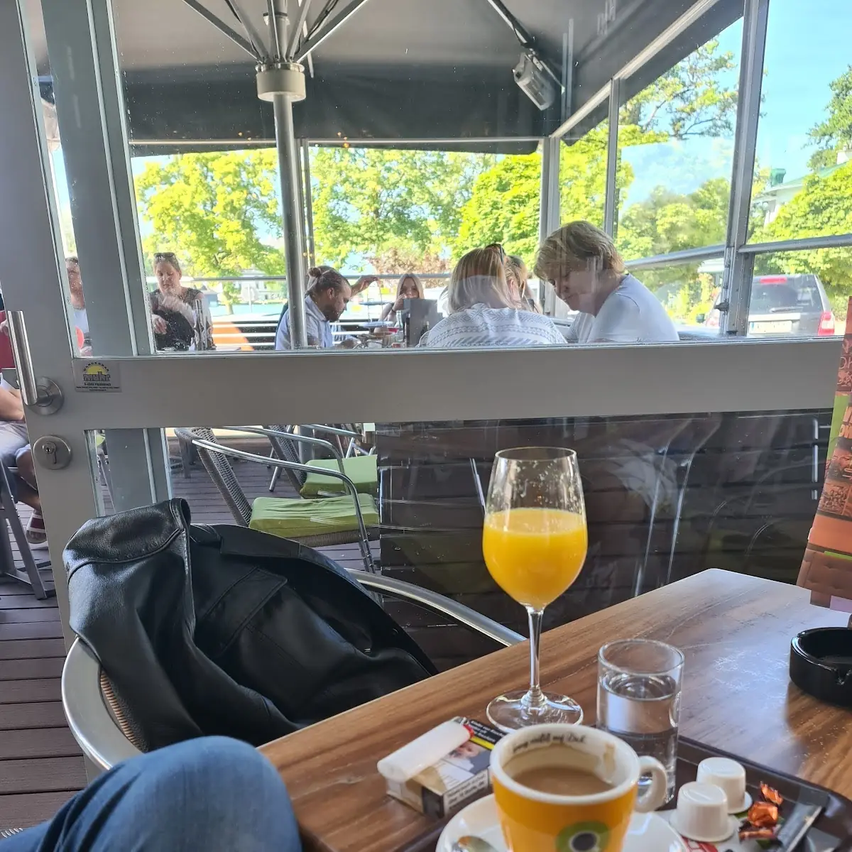 Café Frischgepresster Orangensaft