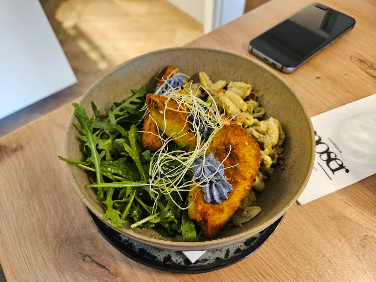 Gebackene Avocado Auf Rucola Salat Und Gnocchi Mit Käse Sahne Sauce Wenn Ich Nicht Irre