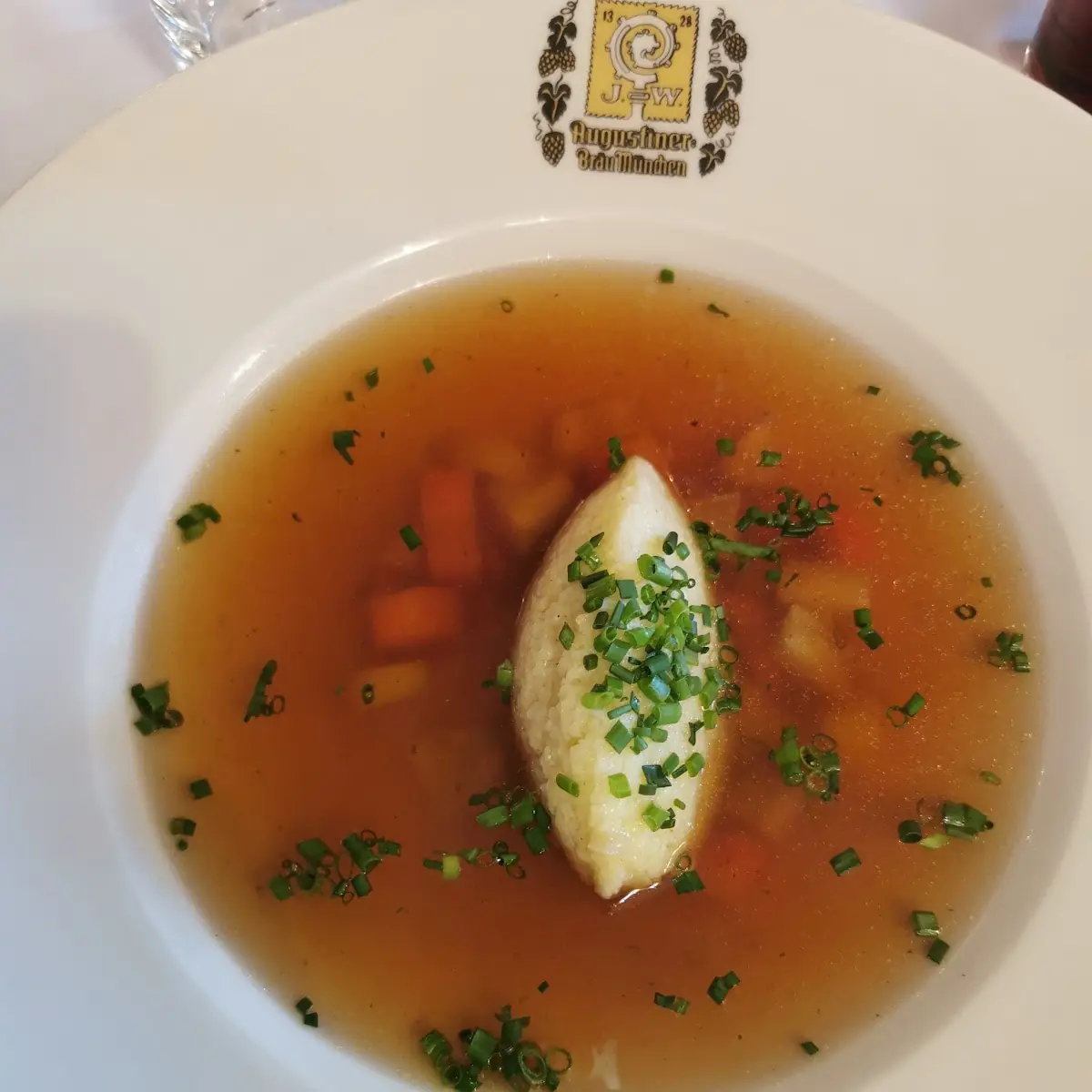Leberknödelsuppe