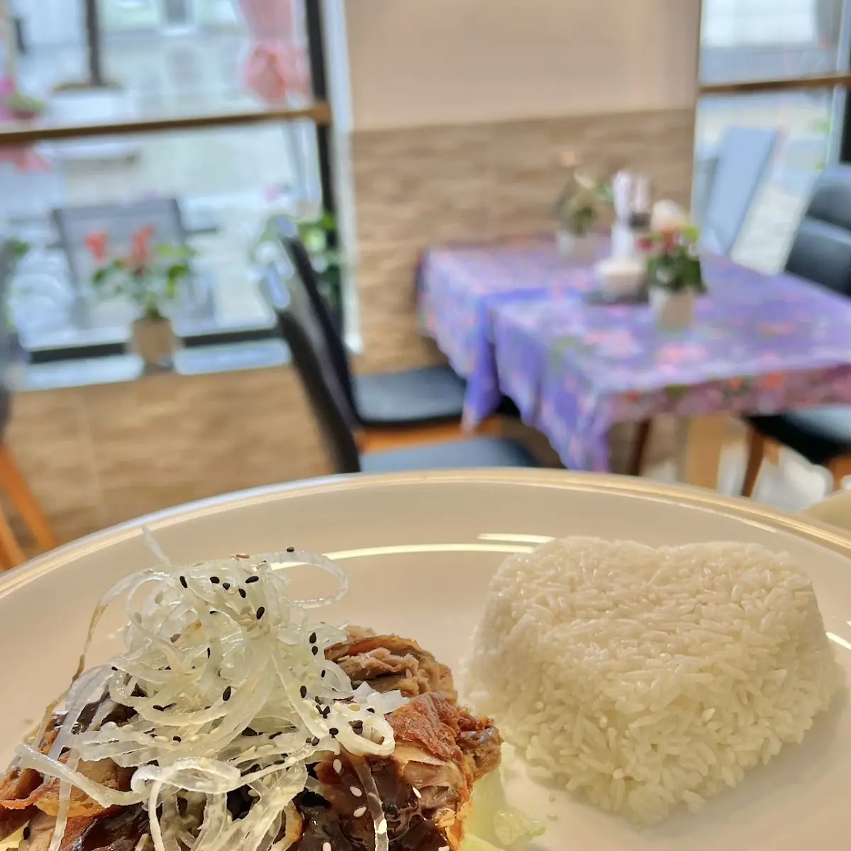 Ente Joe Goreng Mit Spezialler Peking Sauce