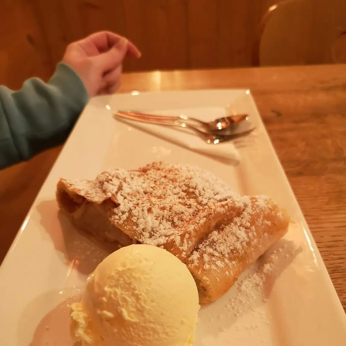 Hausgemachter Apfelstrudel