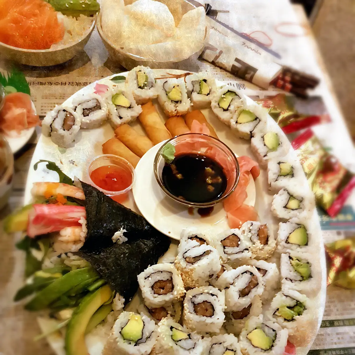 Avokado Mak I Avi Temaki Evi Temaki Mini Frühlingsrolle Hummer Chips Lachs Maki
