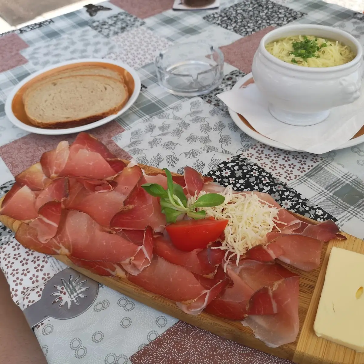 Speckbrettl Und Suppentopf