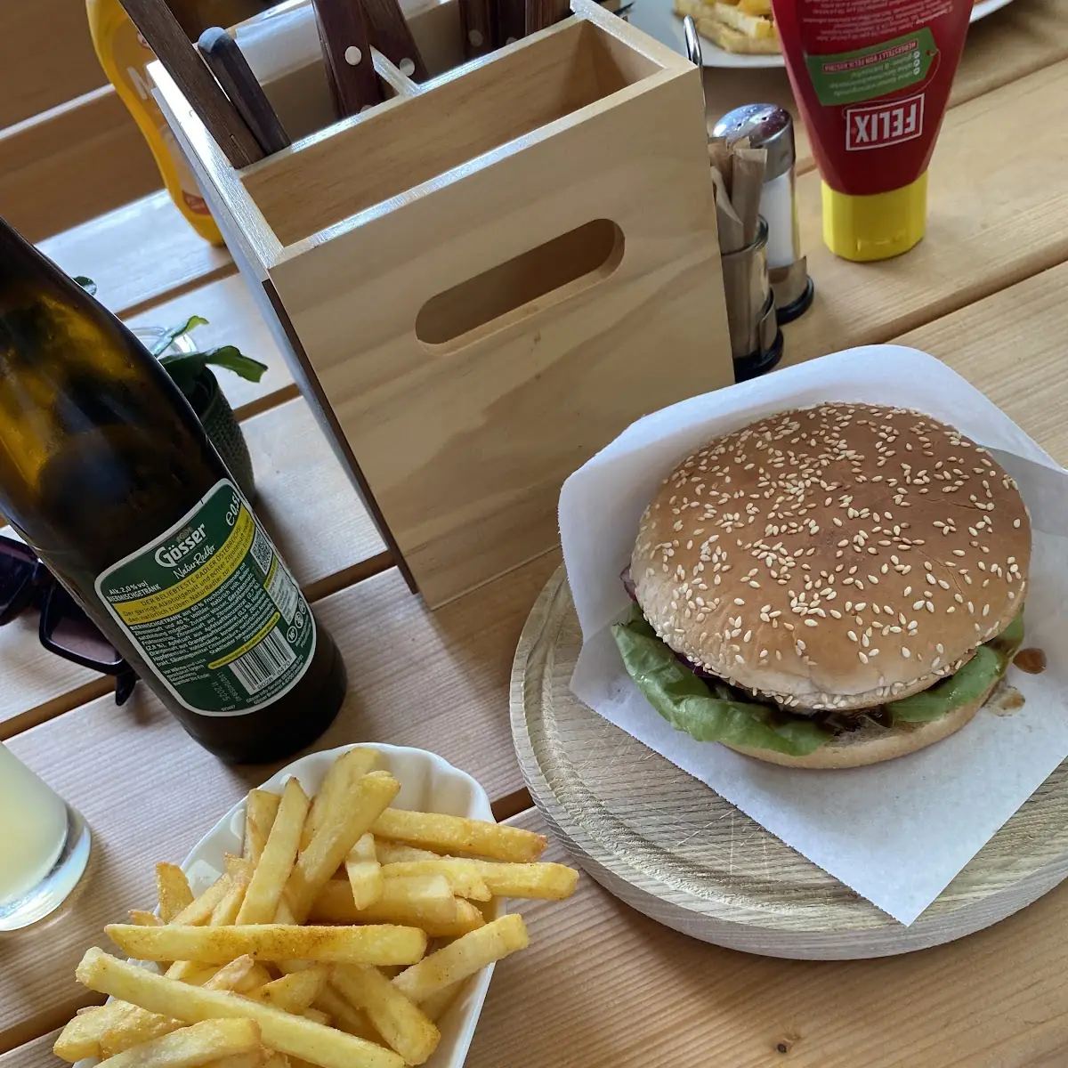 Cheeseburger with Fries