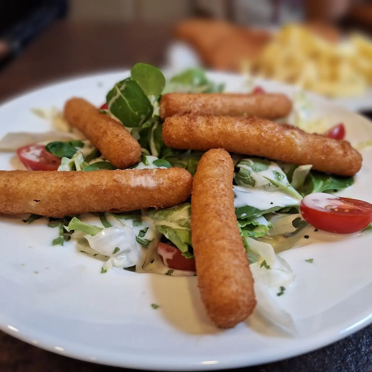 Mozzarellastickssalat