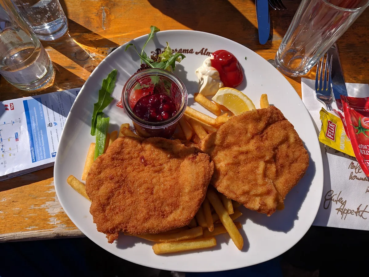 Wiener Schnitzel Vom Schwein Mit Pommes Frites