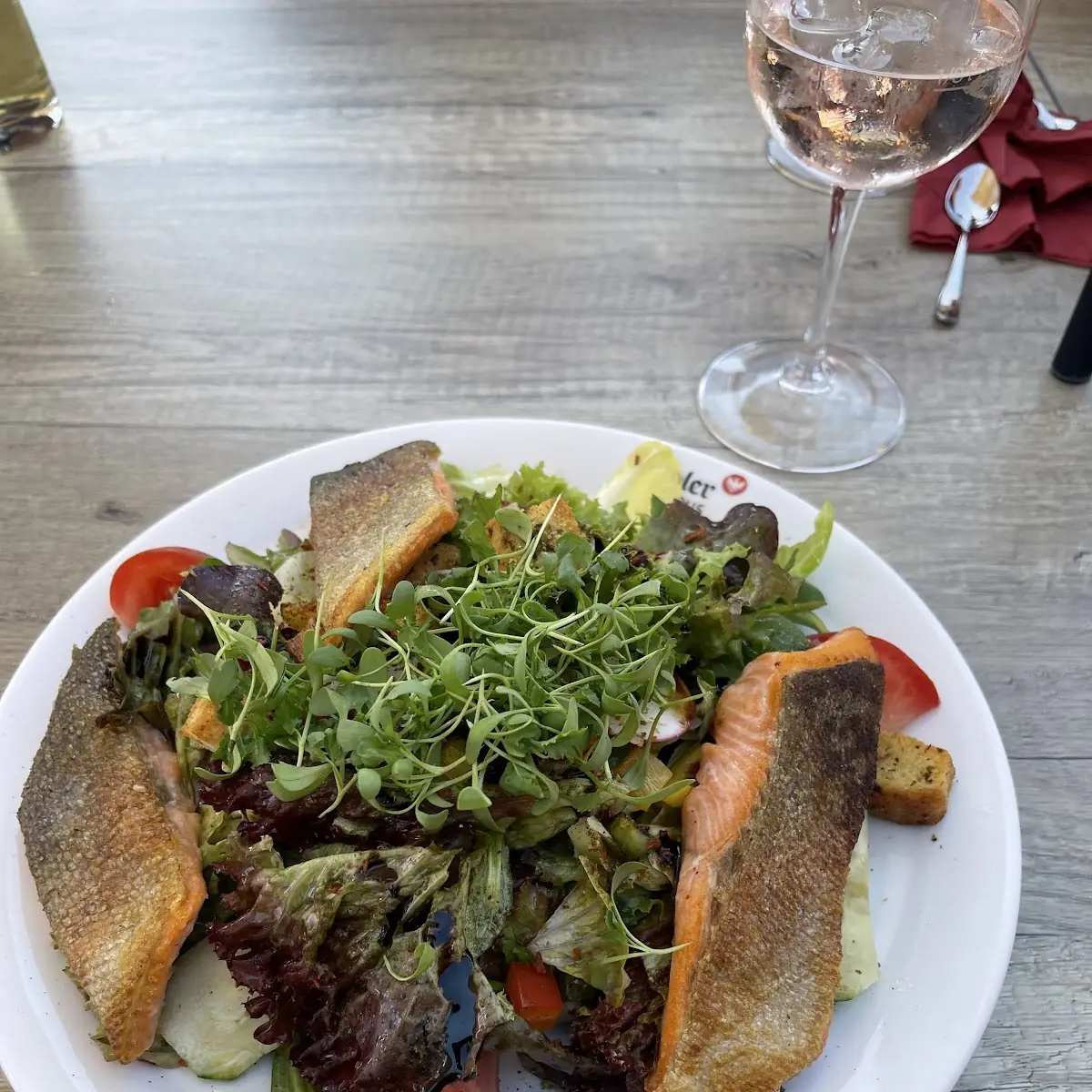 Dazu Tomatenbutter Bergkäse Und Rucola