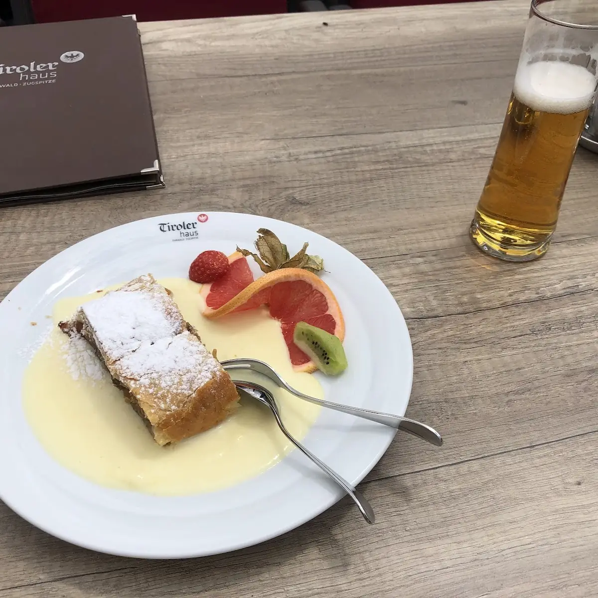 Topfenstrudel Mit Vanilleeis