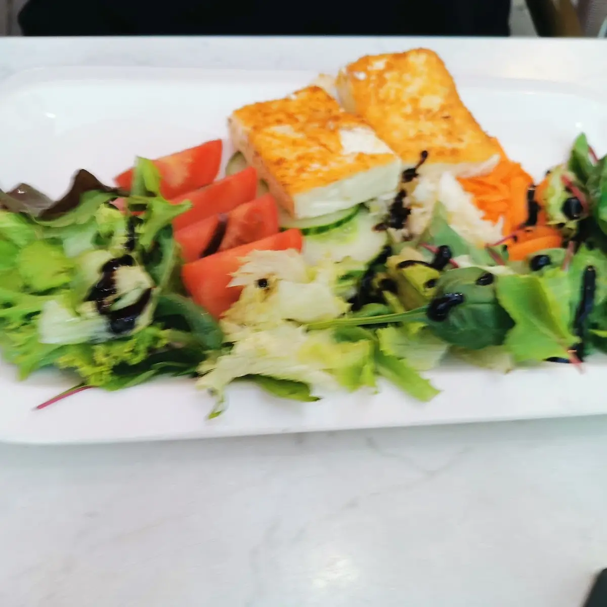 Gegrillter Ziegenkäse Auf Blattsalat