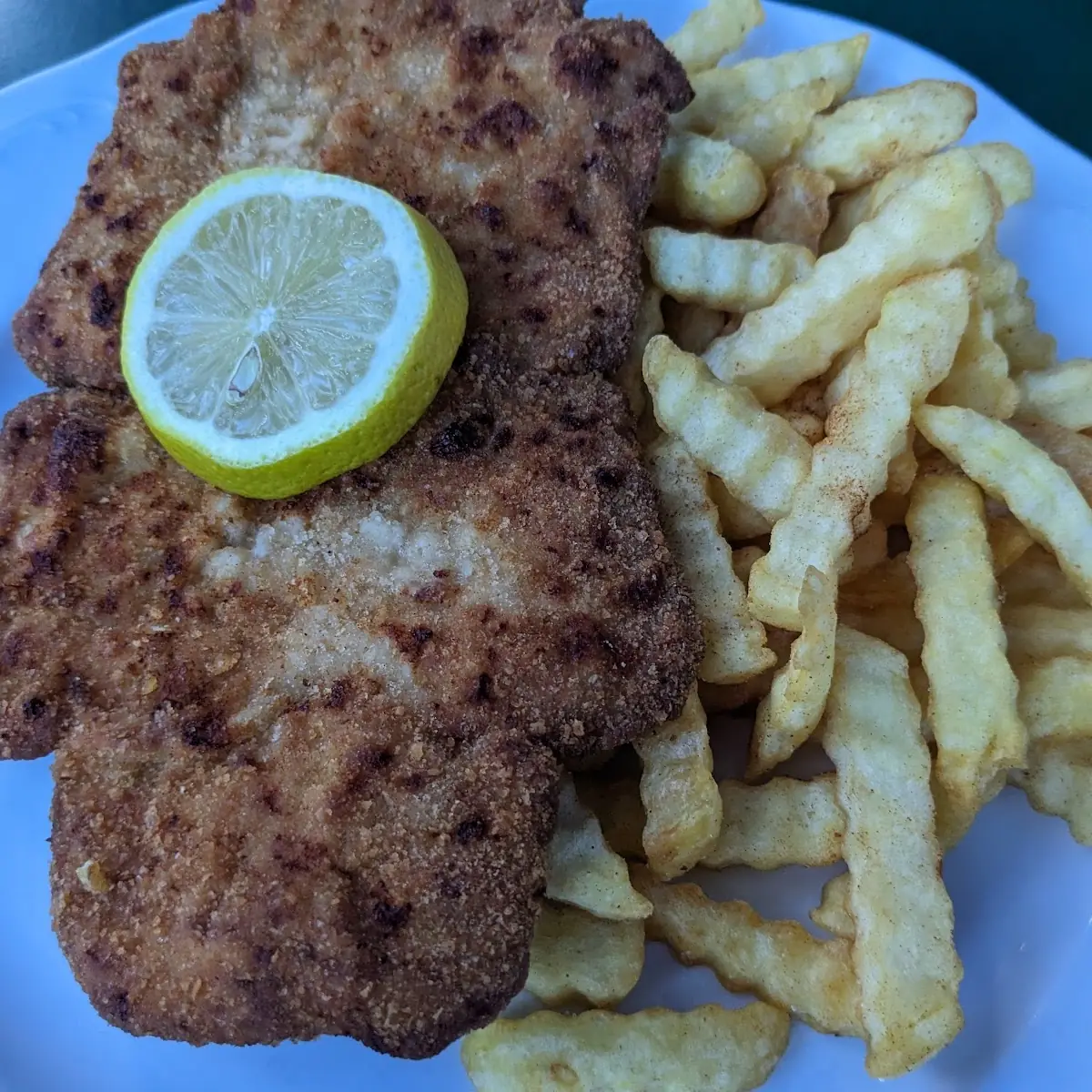 Wiener Schnitzel Mit Pommes
