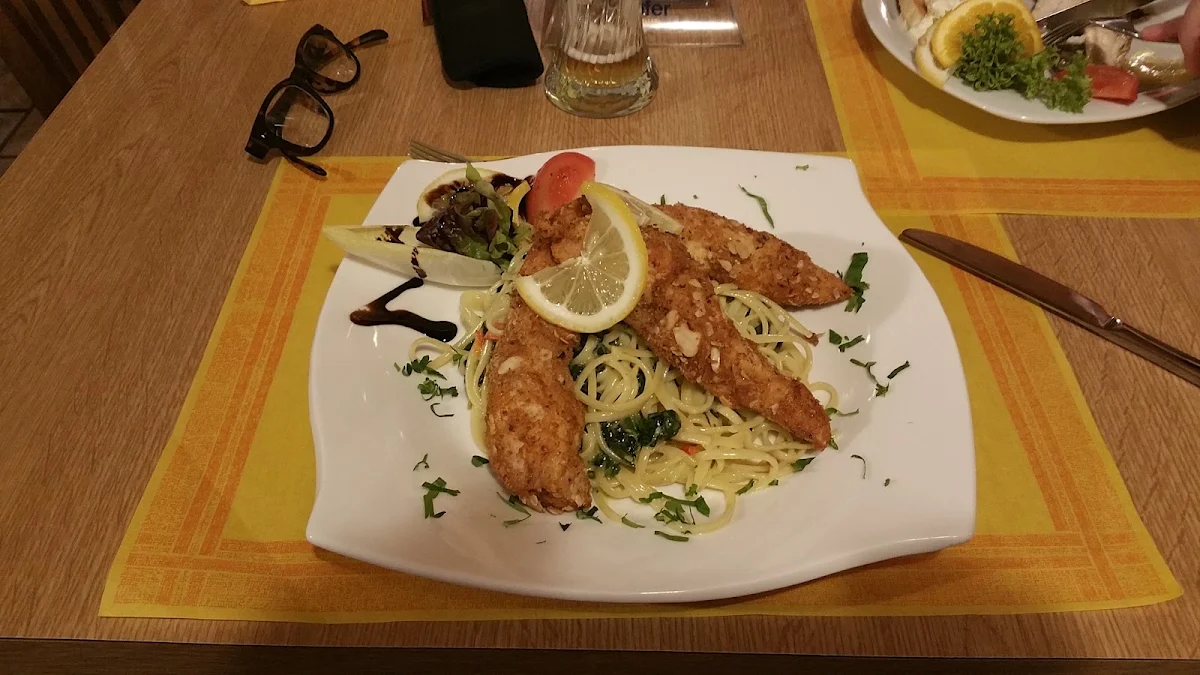 Hühnchenbrust Mit Mandelkruste Auf Spagetti