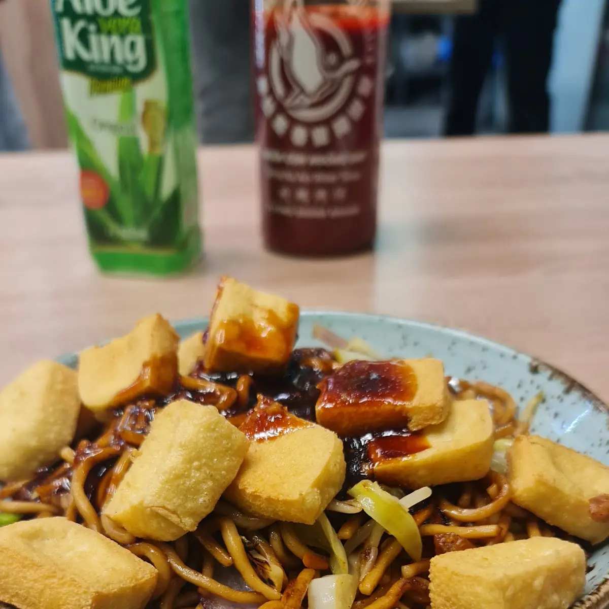 Nudeln Mit Gemüse Und Tofu