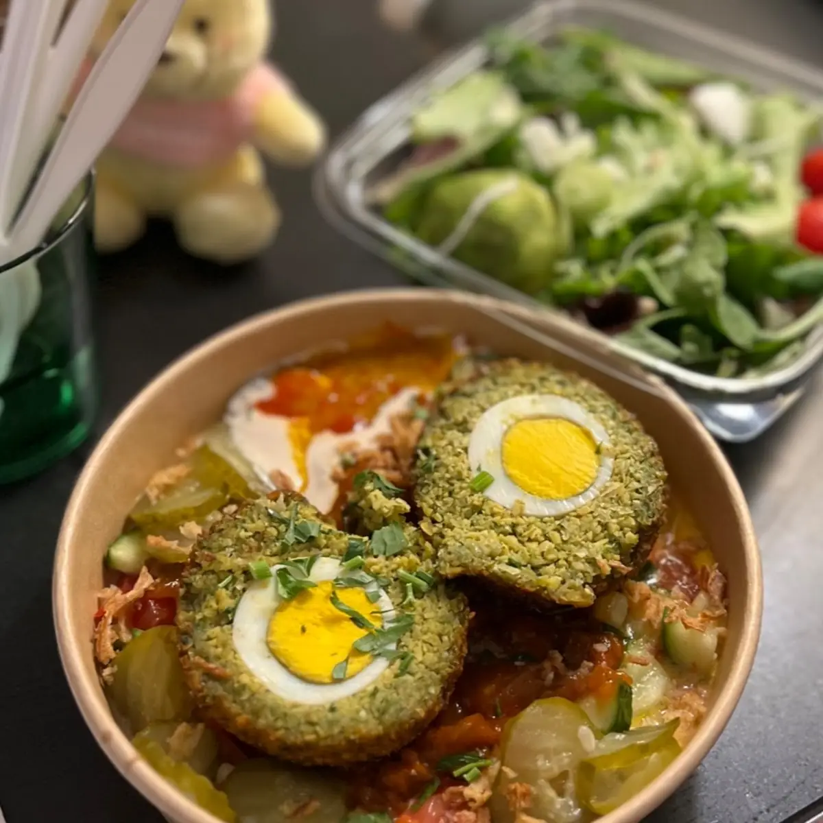 Falafel-egg Bowl Hartes Ei In Einer Falafel