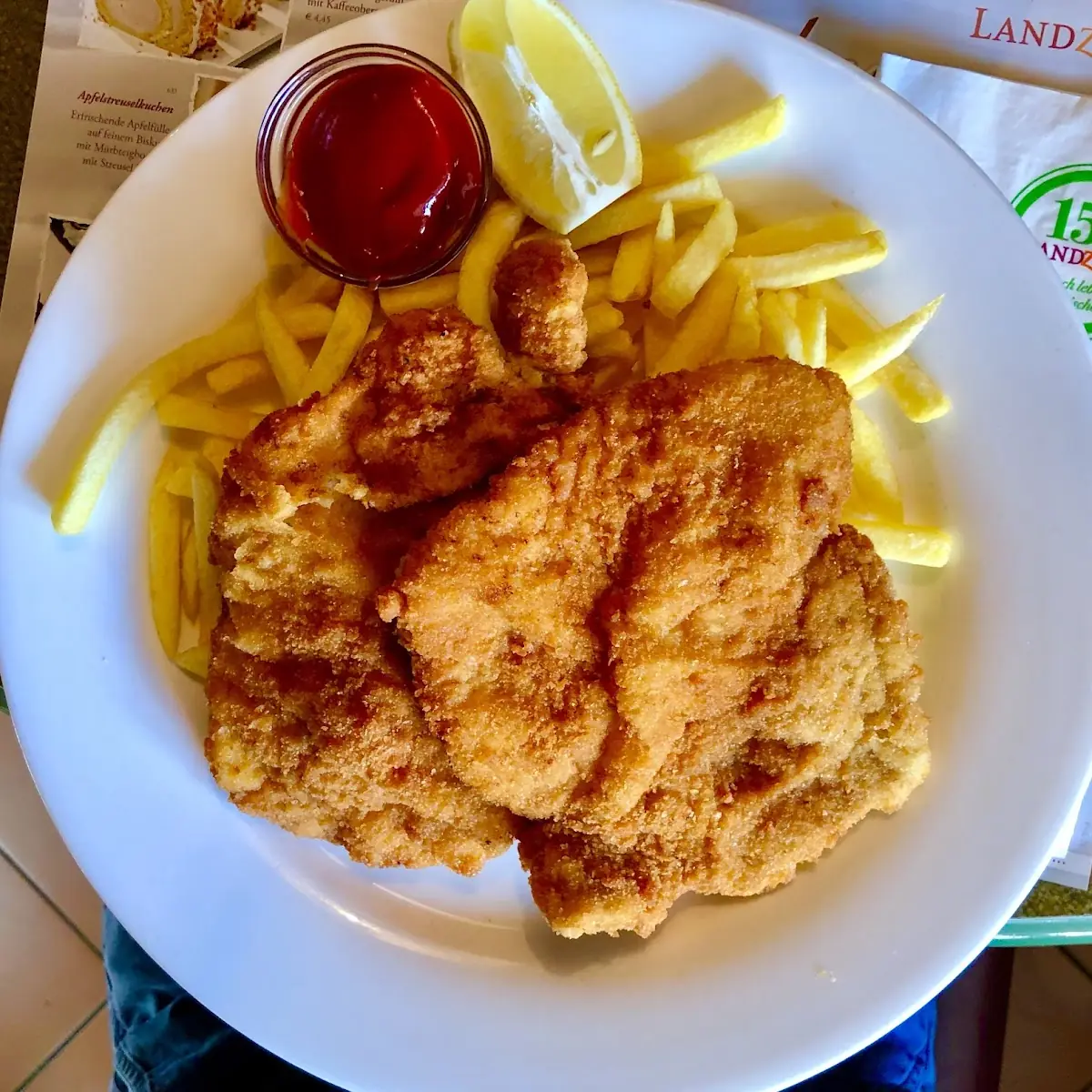 Wiener Schnitzel Mit Pommes Frittes