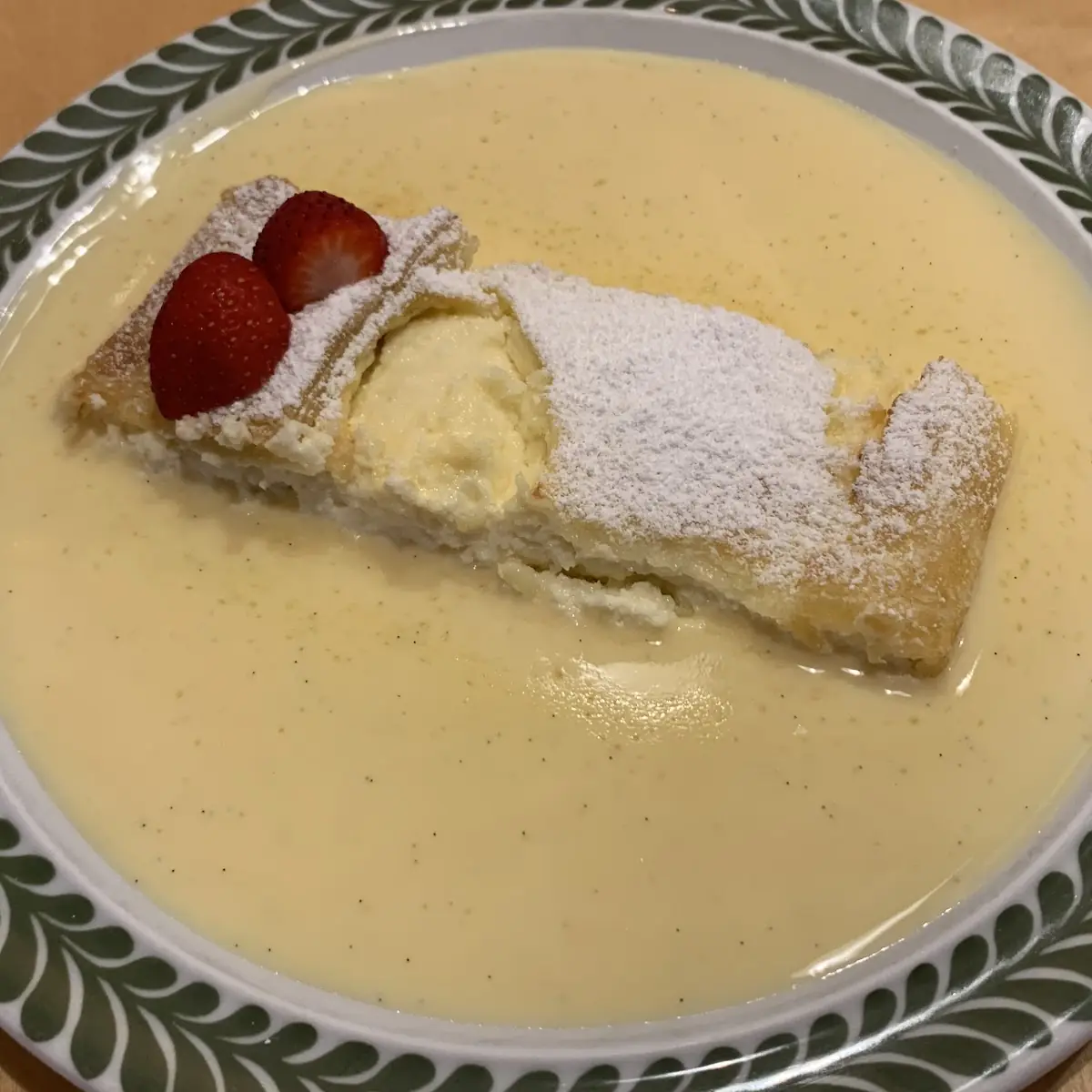 Topfenstrudel Mit Vanillesauce
