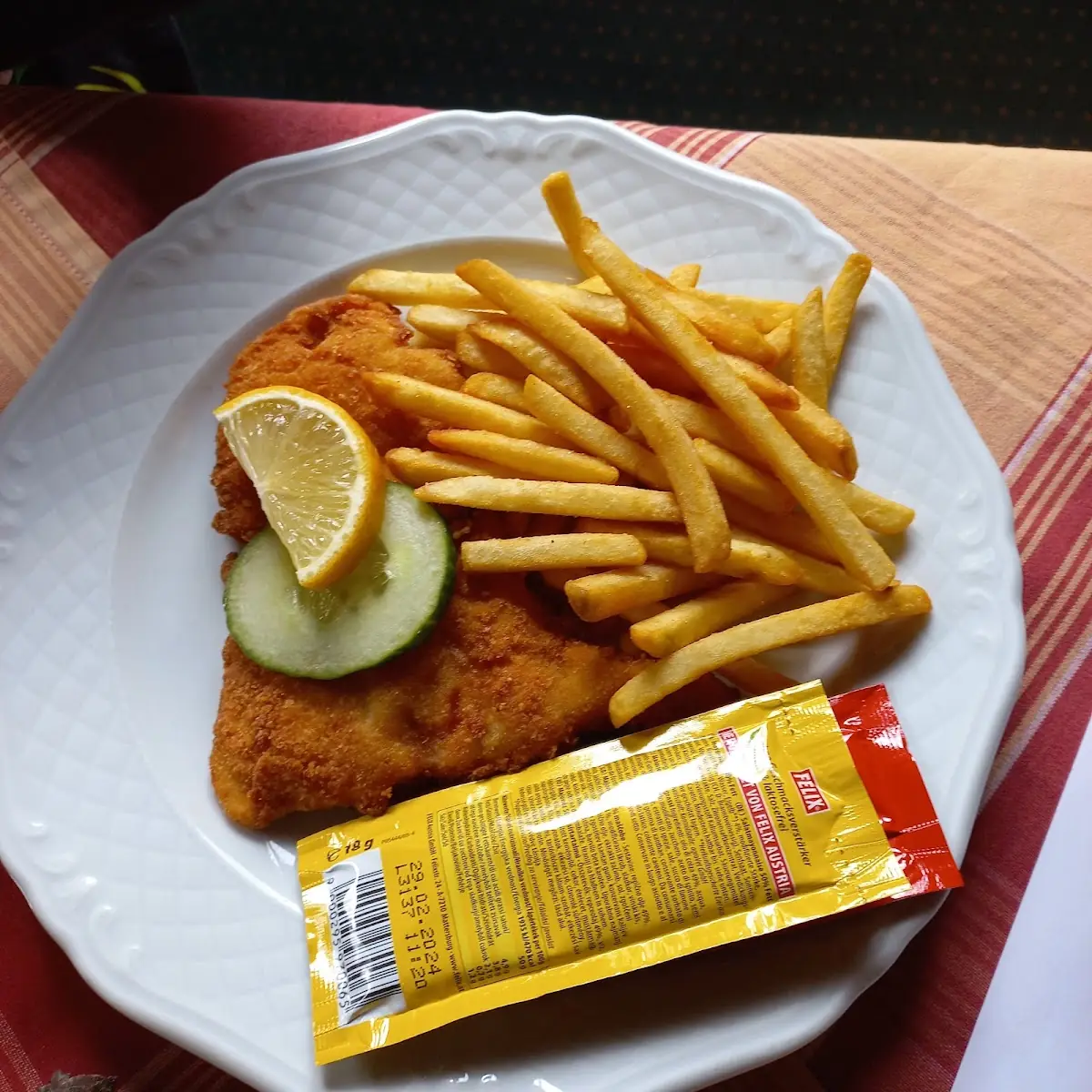 Wiener Schnitzel Mit Pommes Frites