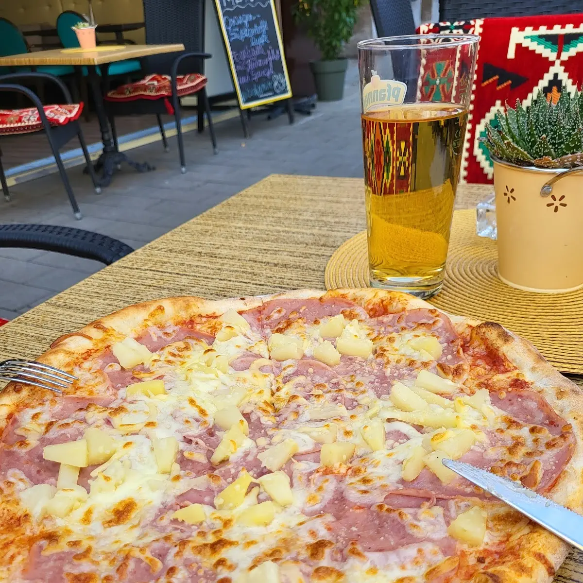 Ein Pizza Hawaii