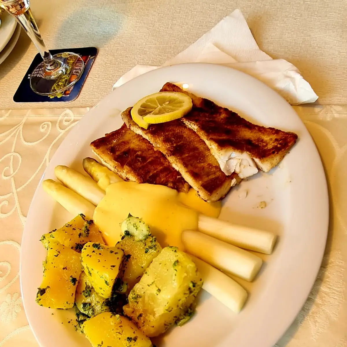 Zander Mit Spargel, Gasthaus Binder Orth an der Donau