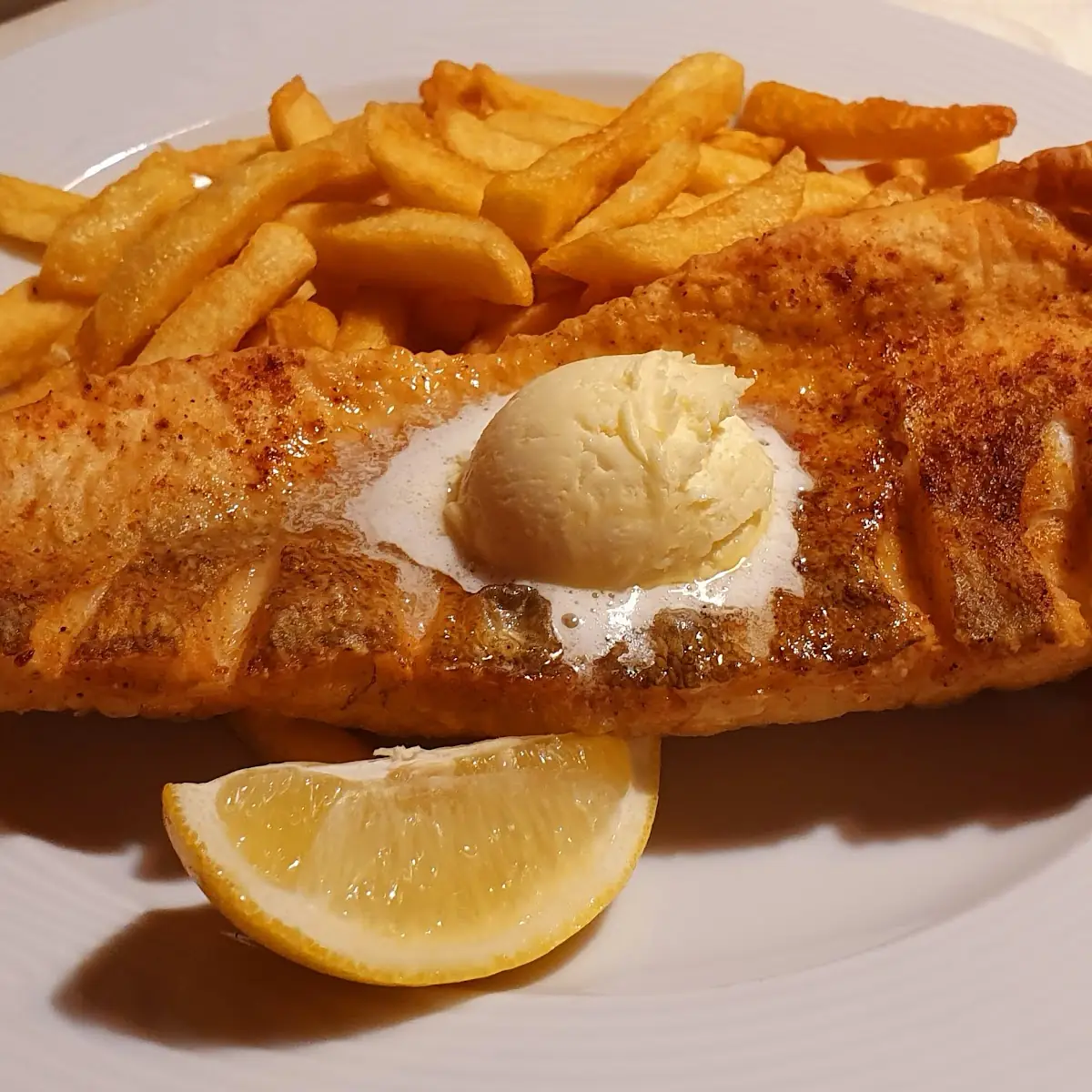 Zander Serbisch Mit Pommes, Gasthaus Binder Orth an der Donau