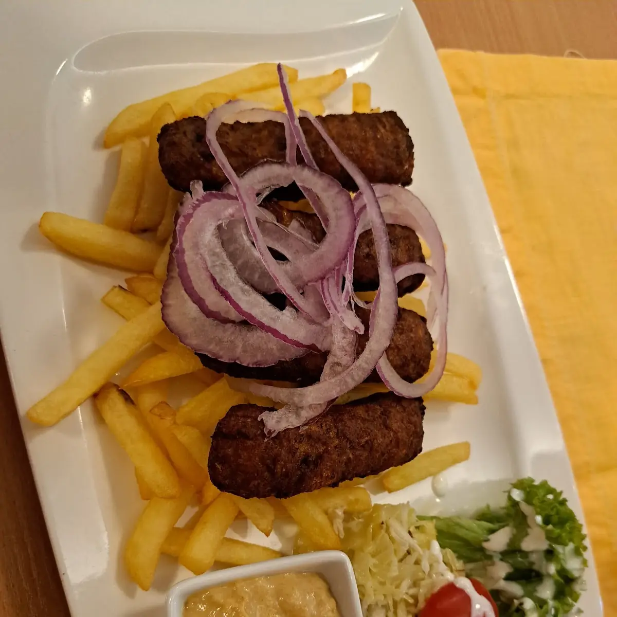 Cevapcici Mit Pommfrittes