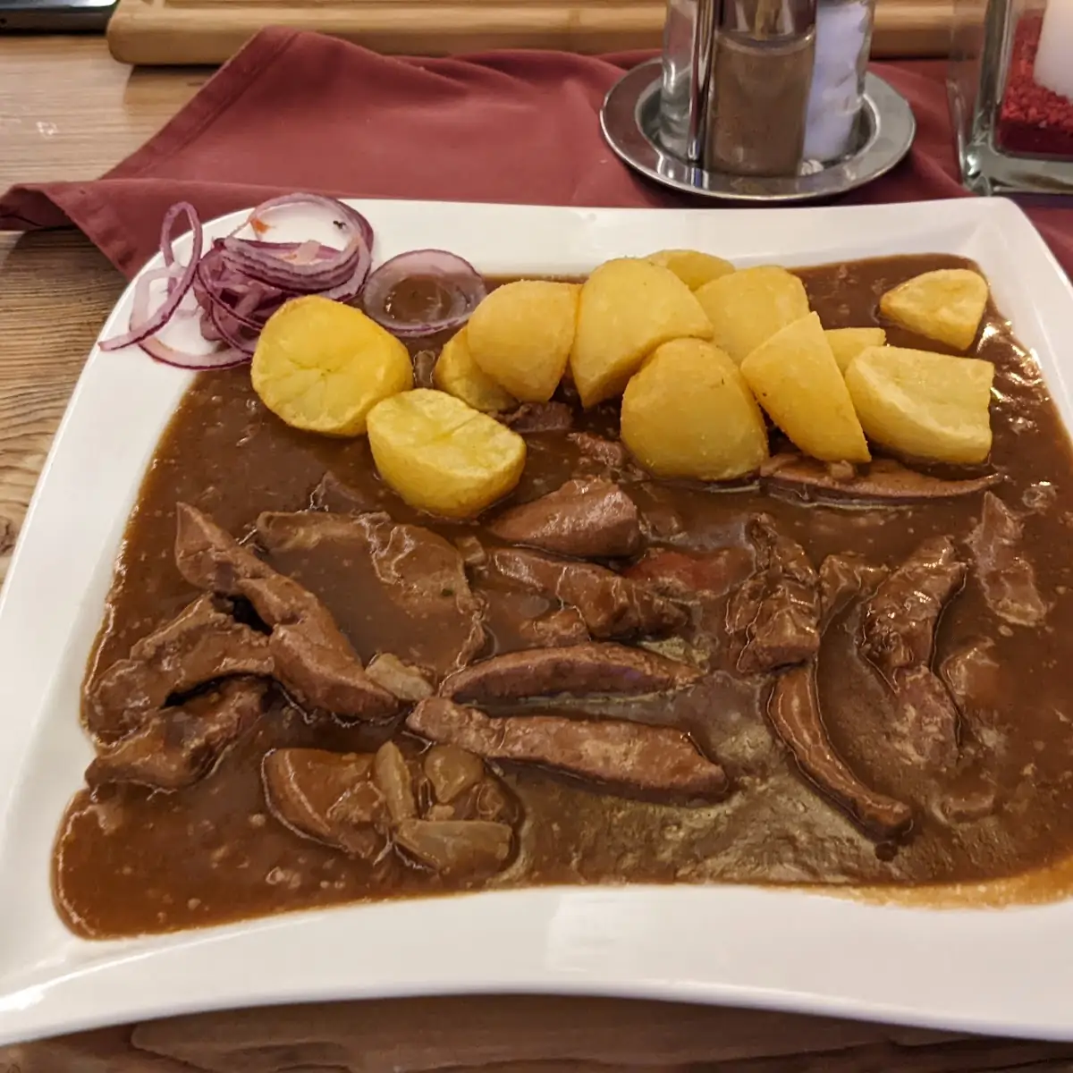Herrengulasch