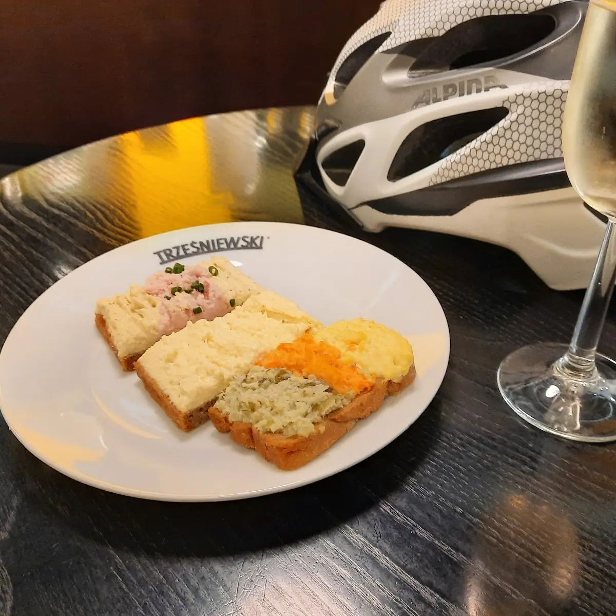Brötchen Mit Diversen Aufstrichen