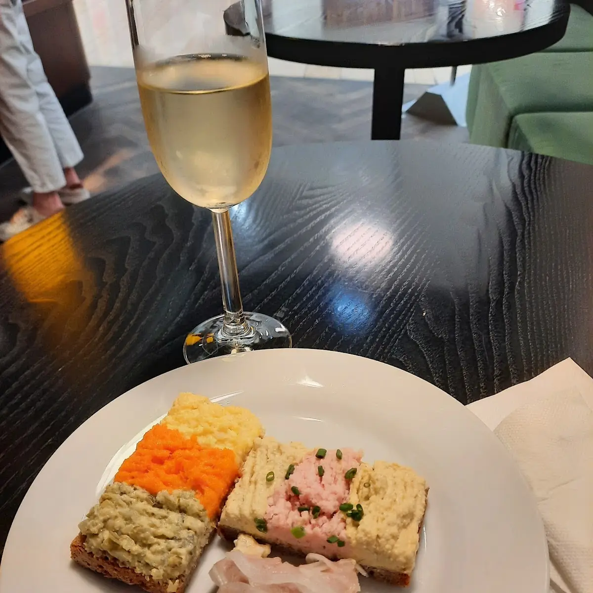 Brötchen Mit Lachs Gemüseaufstrich