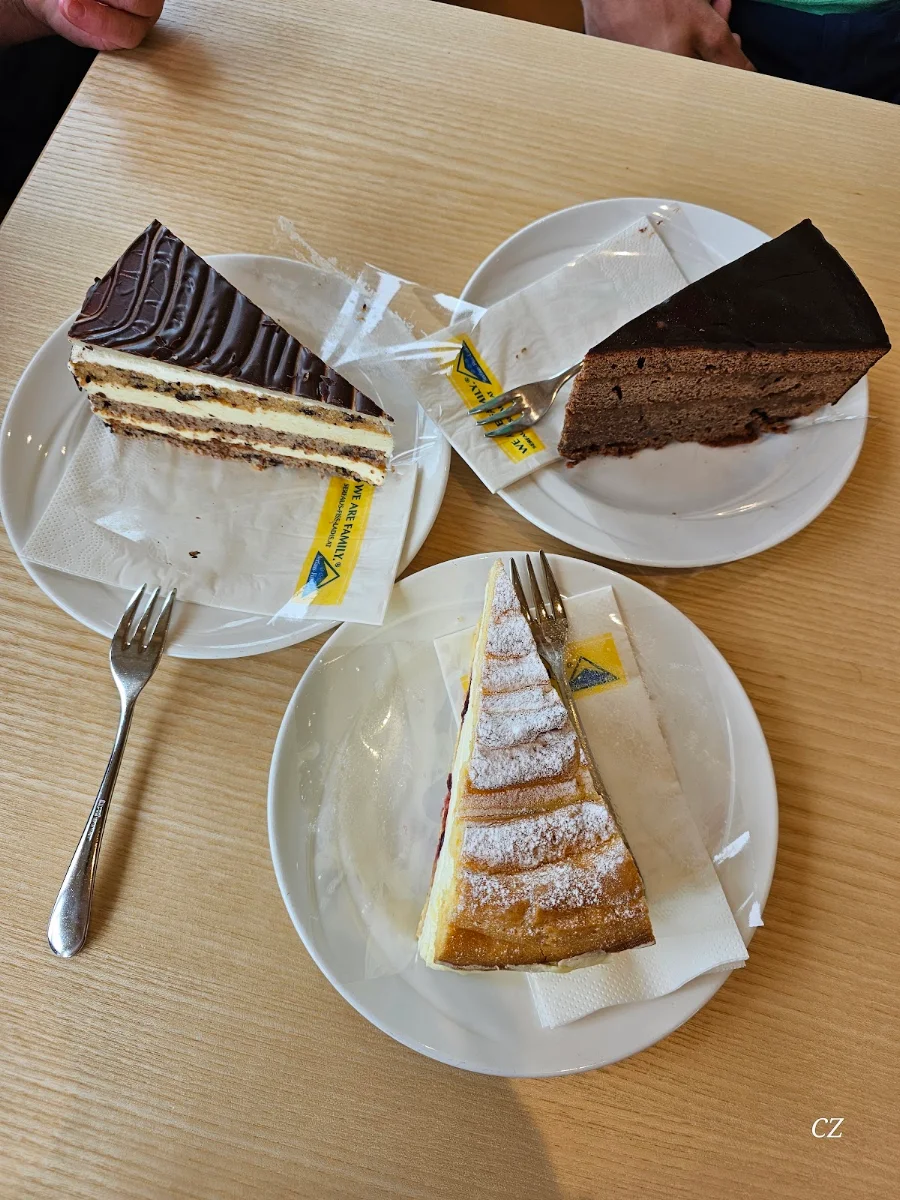 Berta Und Linzer Torte