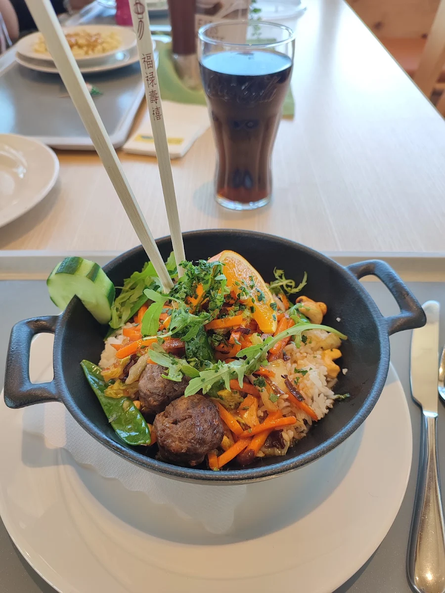 Rinderhackbällchen Mit Gemüse Und Reis