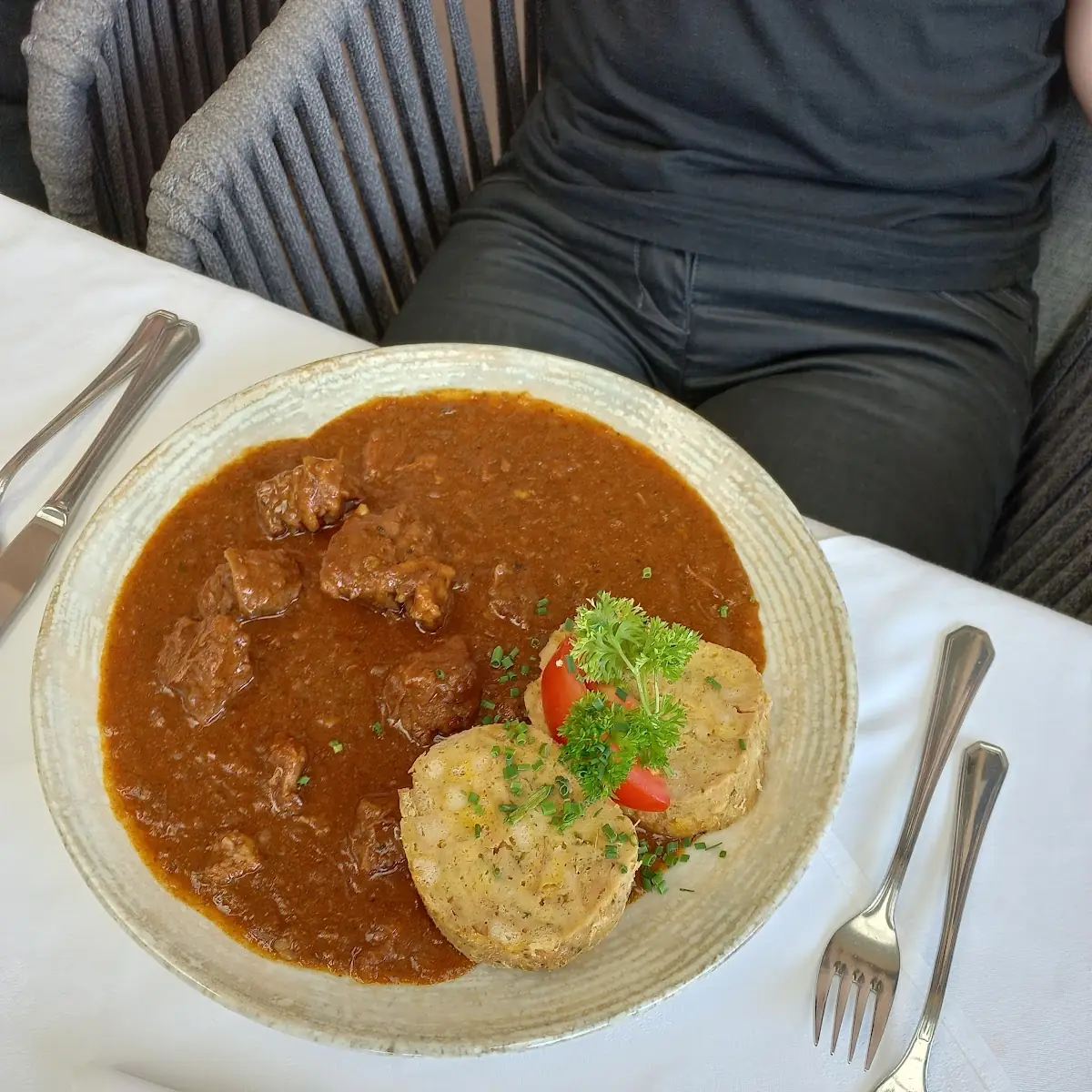 Gulasch Mit Serviettenknödel