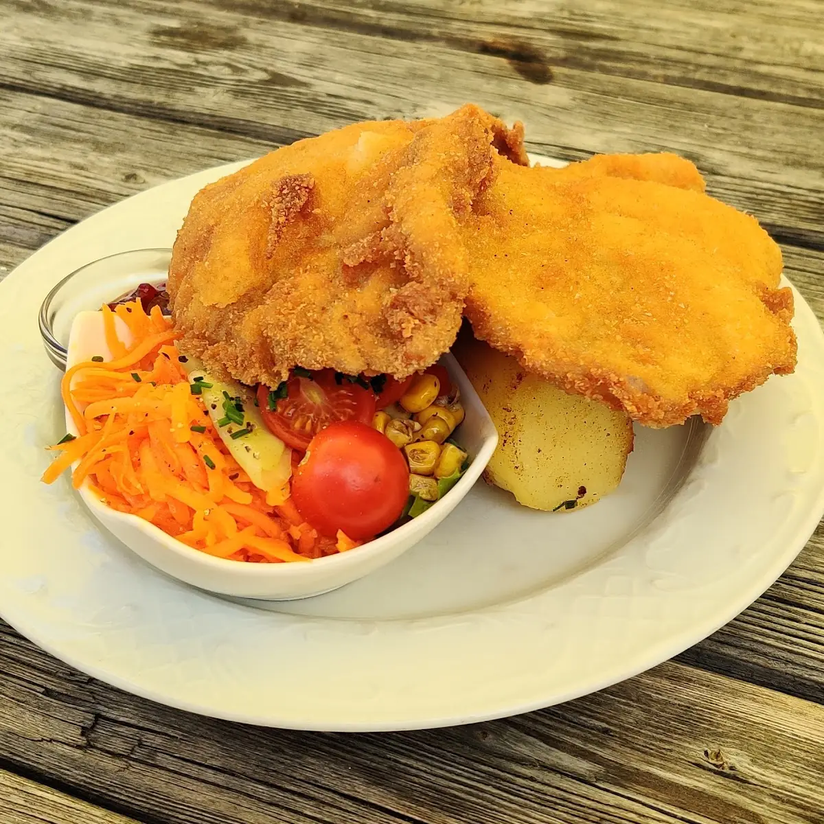 Schnitzel Mit Kartoffeln Und Salat