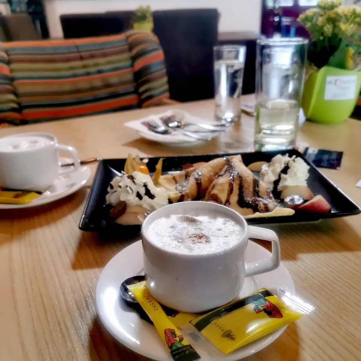 Eis Palatschinken Und Melange