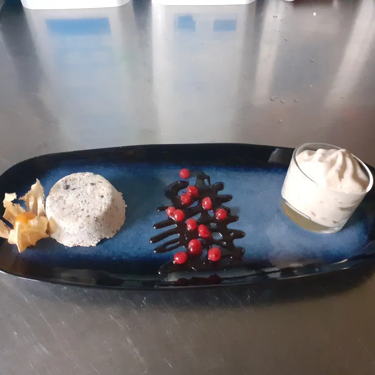 Haselnussparfait Mit Maroniespuma