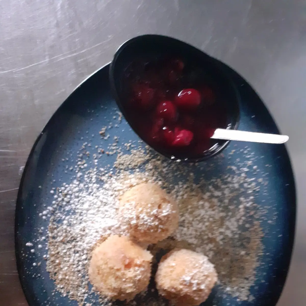Maroniknödel Mit Weichselragout