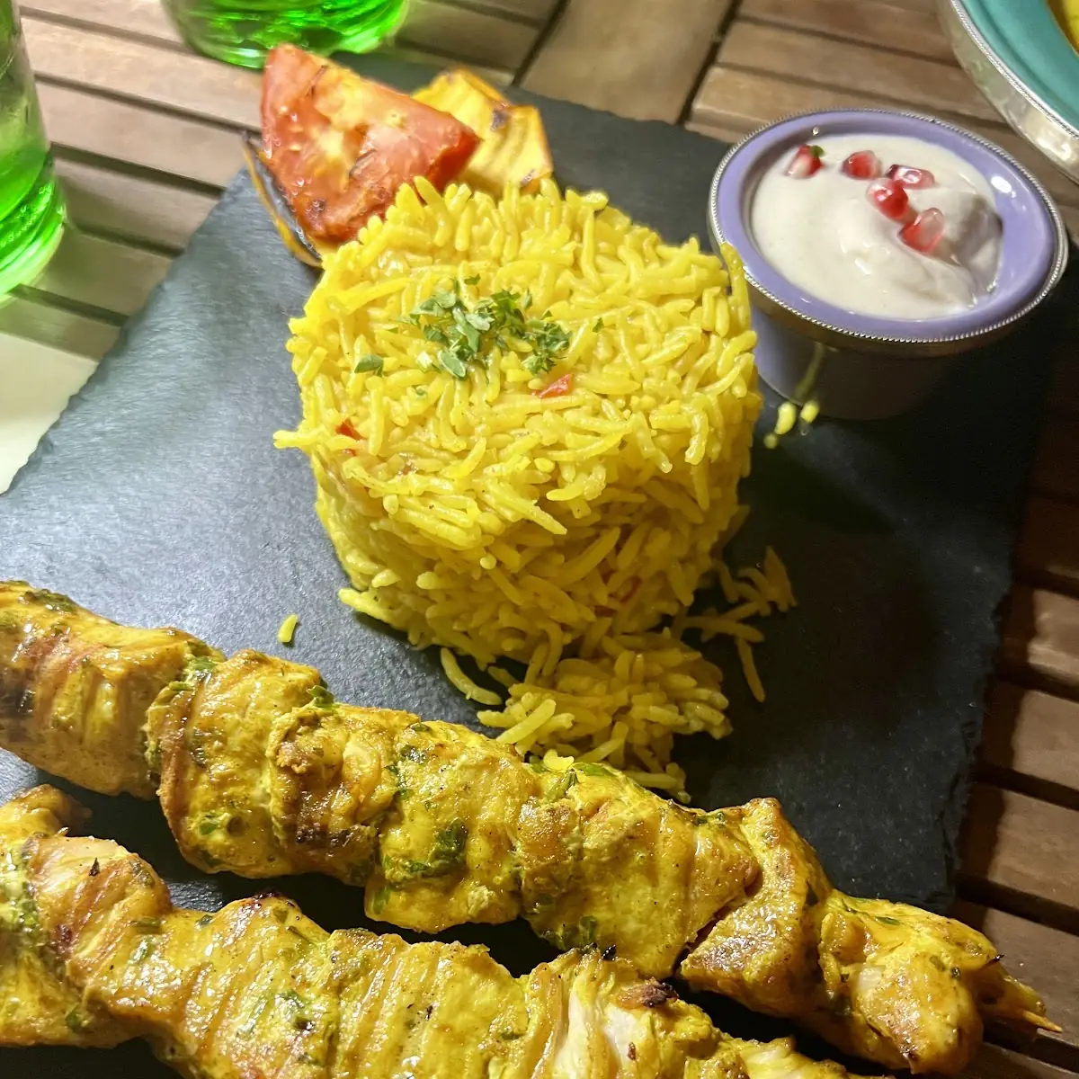 Hähnchen Spieße Mit Reis Und Joghurt