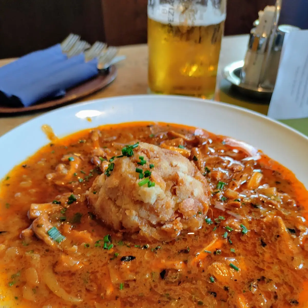 Schwammerl Gulasch M Semmelknödel