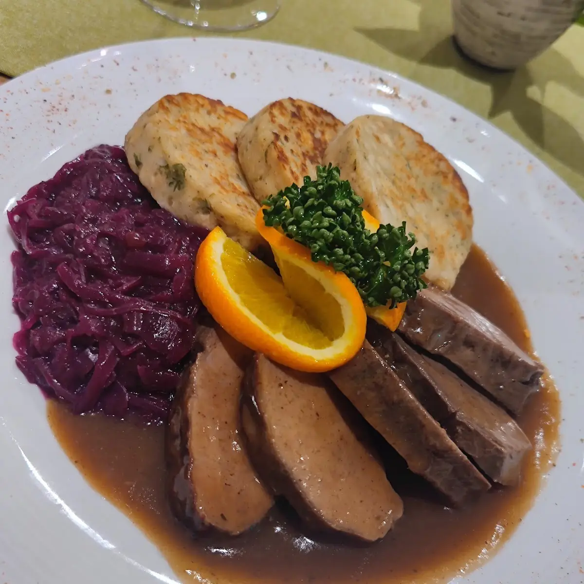 Wildschweinbraten Mit Blaukraut Und Semmelknödel