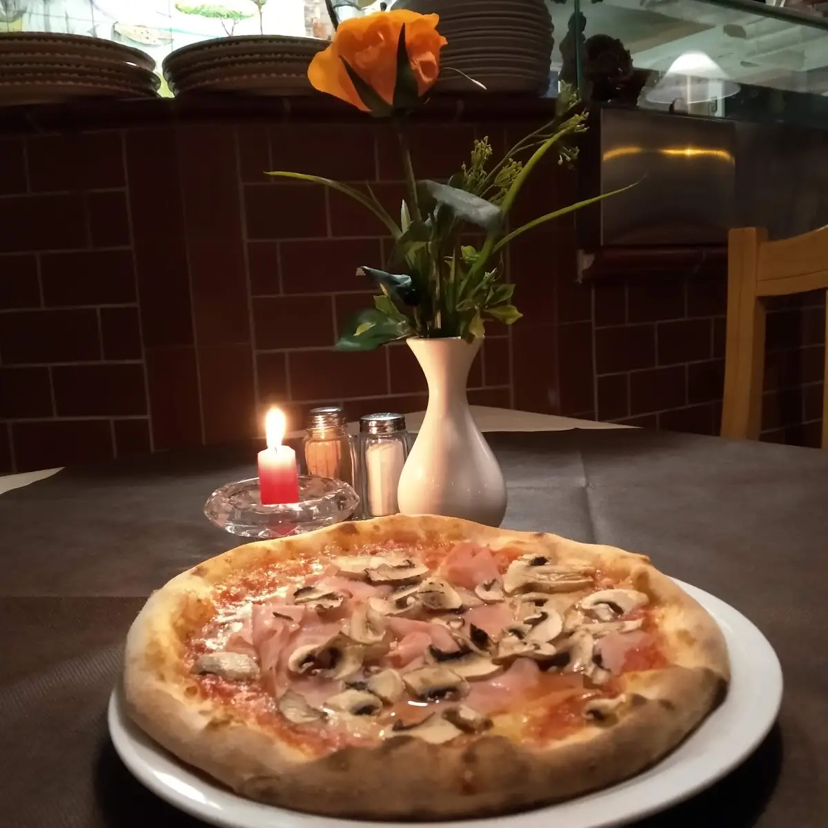 Kleine Pizza Regina