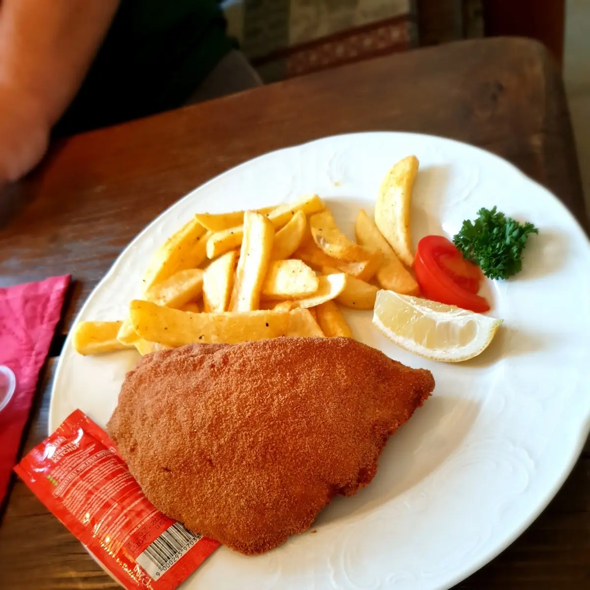 Wiener Schnitzel Vom Kalb Mit Pommes Frites