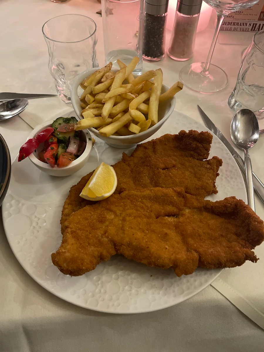 Wiener Schnitzel Mit Pommes Frites